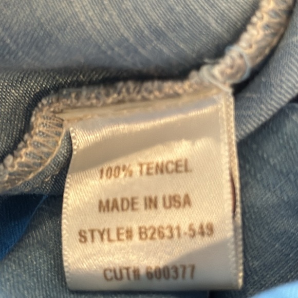 Bella Dahl Split Back Button Down Chambray Shirt Medium Ombré Wash Size Small - Picture 12 of 14